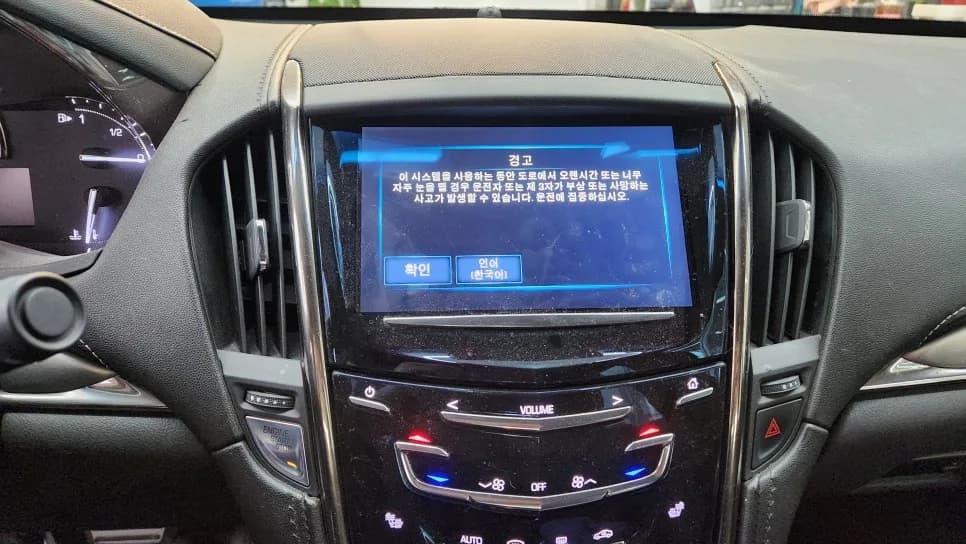 캐딜락 ATS 터치 불량 해결 2026: 순정 모니터 패널 교체 가이드