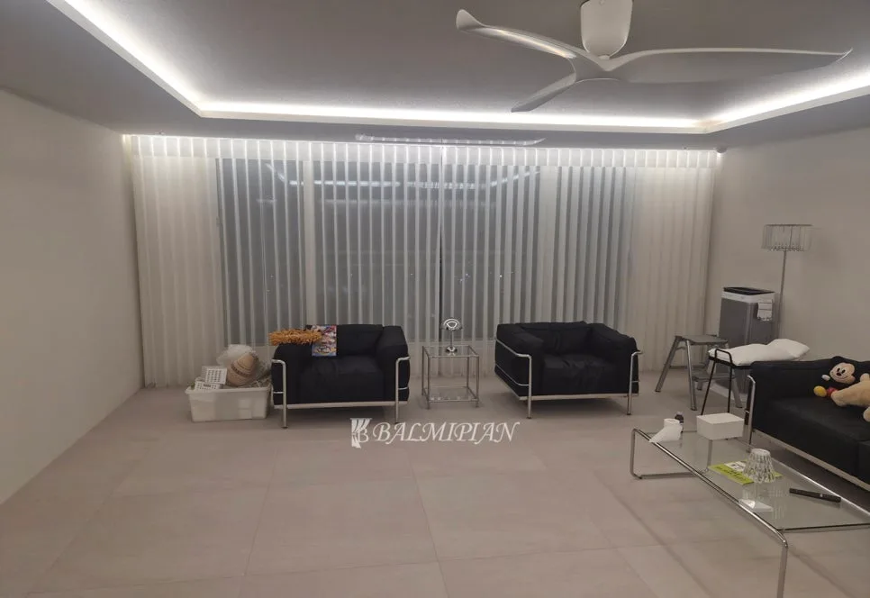 Korean Apartment Style: White Electric Unislide Curtains 2026