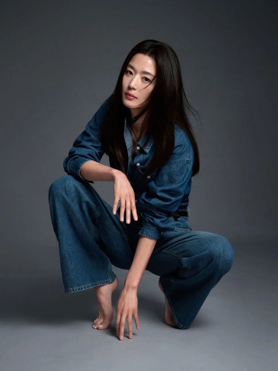 전지현 탑텐 앰버서더 패션 분석 2026: 데님 코디 완벽 가이드