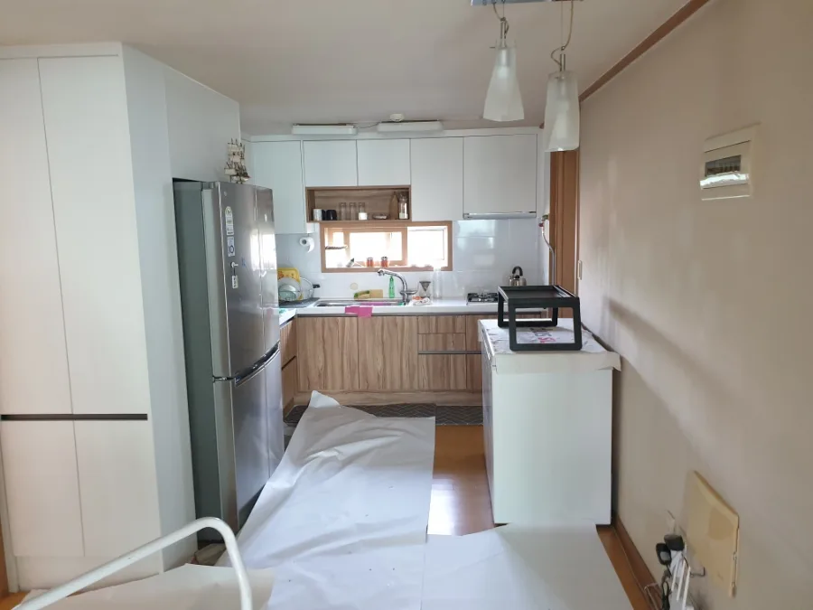 Korean Apartment Makeover 2026: Silk Wallpaper & Flooring Guide