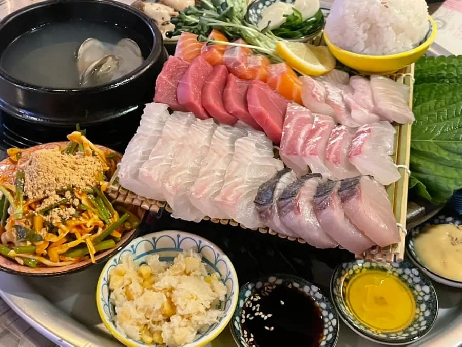 Neoul Seafood 2026: Best Aged Sashimi & Clam Stew in Seoul